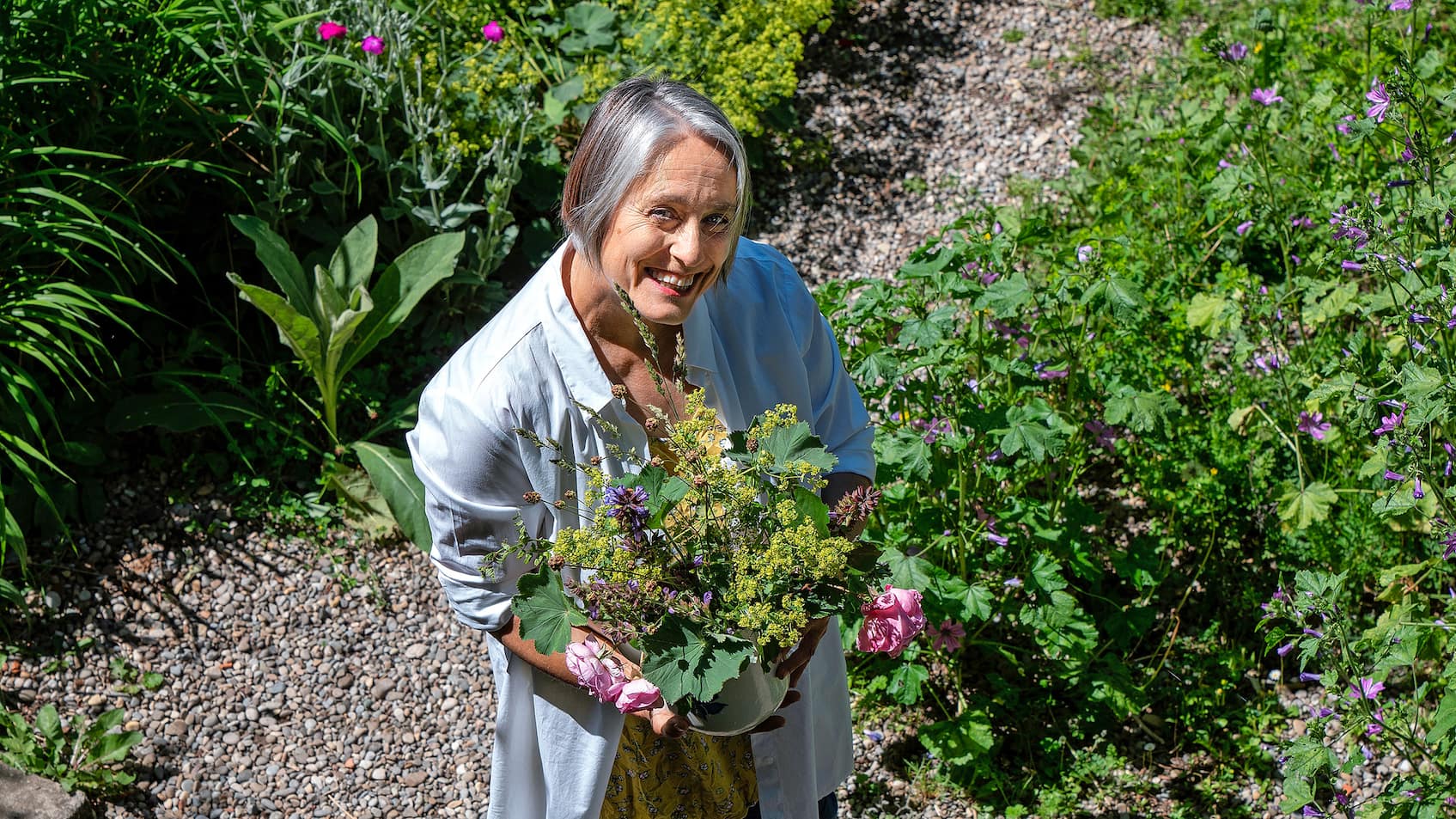Kathrin Fritz in ihrem antiautoritären Garten
