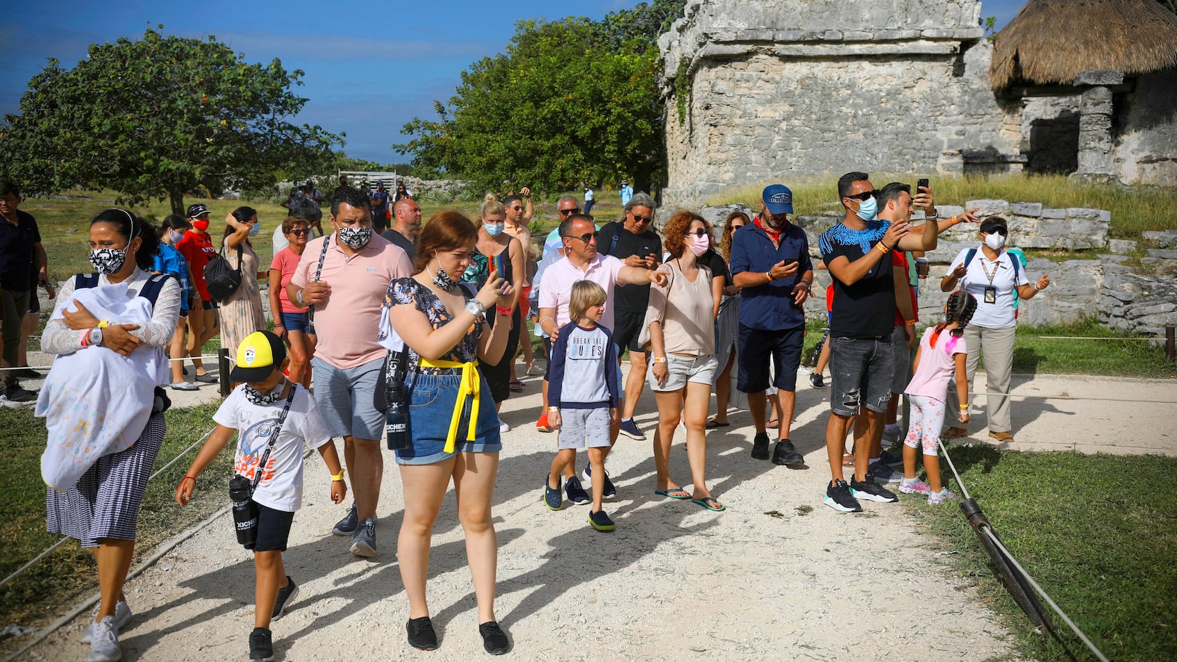 Touristen im mexikanischen Tulum im Januar 2021